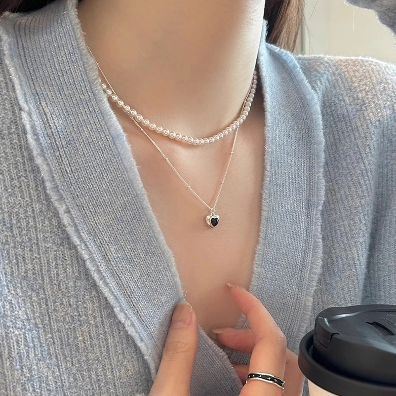 蒂尼诗 爱心小众设计清冷感简约黑心形锁骨链 玛瑙 项链 女款