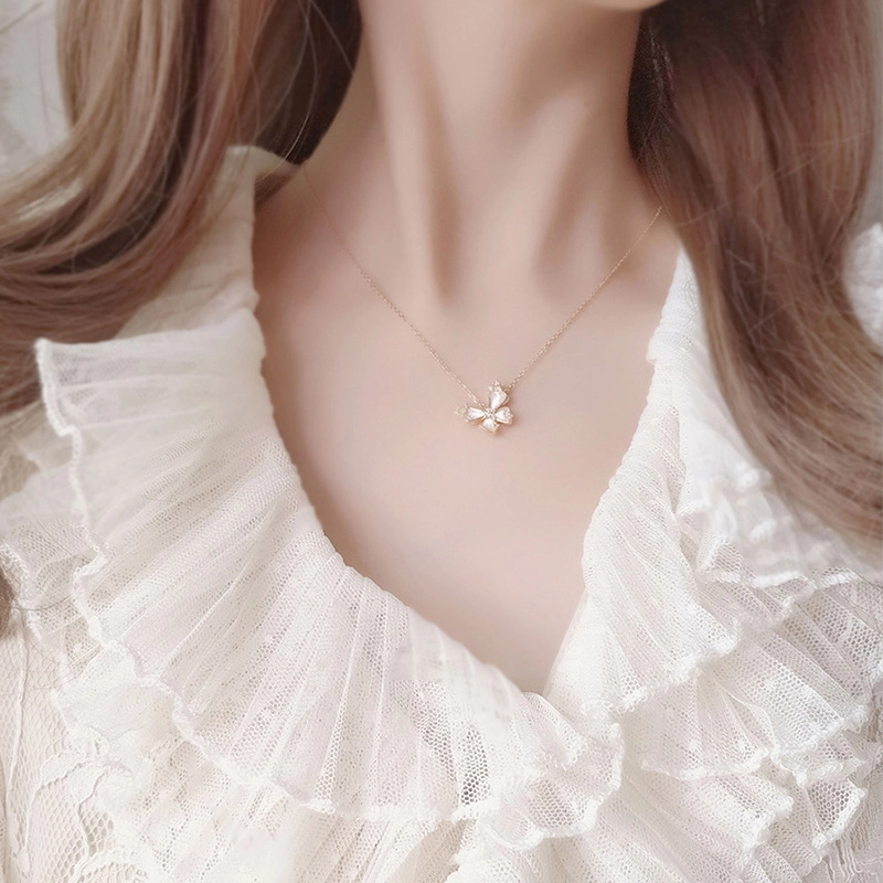 925