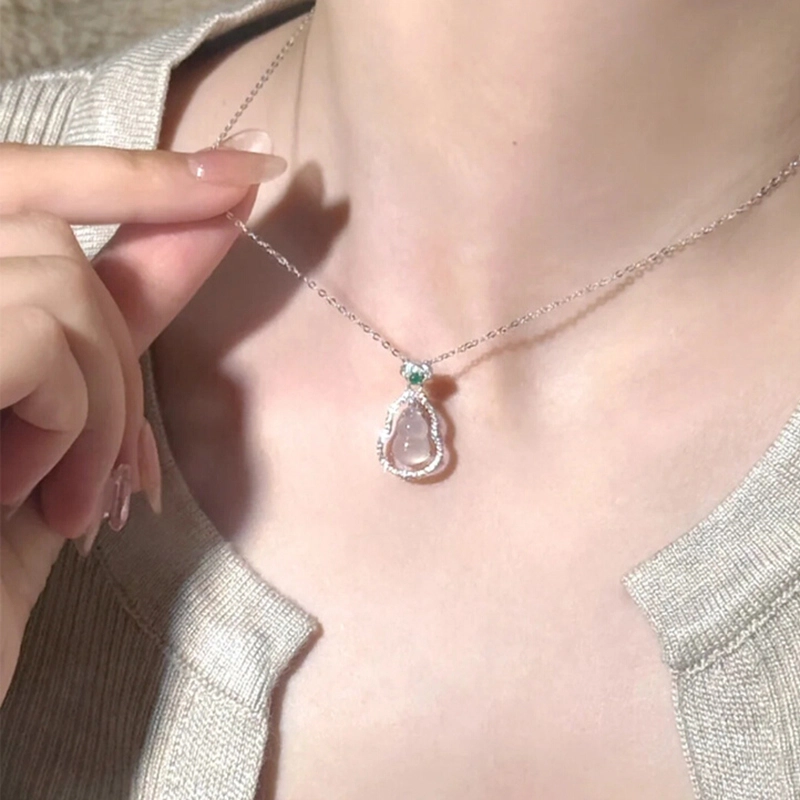 925