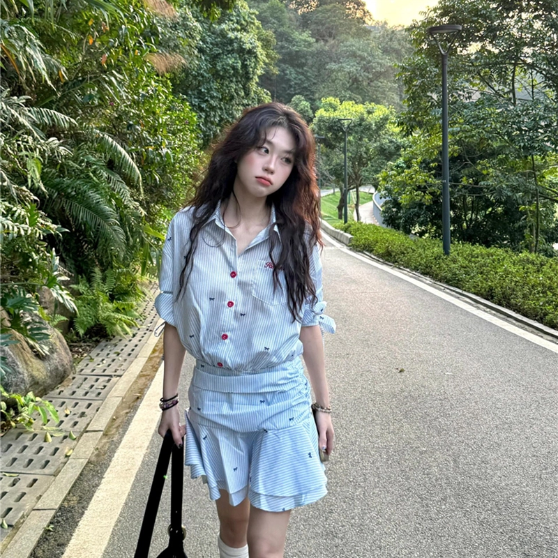 玉儿恋 学院风蓝白条纹假两件翻领中袖收腰荷叶边百褶衬衫裙短袖连衣裙 女款 蓝色蓝白条纹