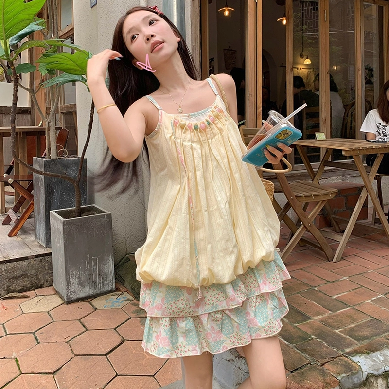 依钗 夏季民族风植物花卉粉绿碎花拼接褶皱宽松短款吊带连衣裙 女款 黄色