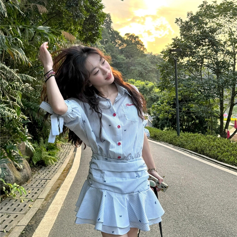 玉儿恋 学院风蓝白条纹假两件翻领中袖收腰荷叶边百褶衬衫裙短袖连衣裙 女款 蓝色蓝白条纹