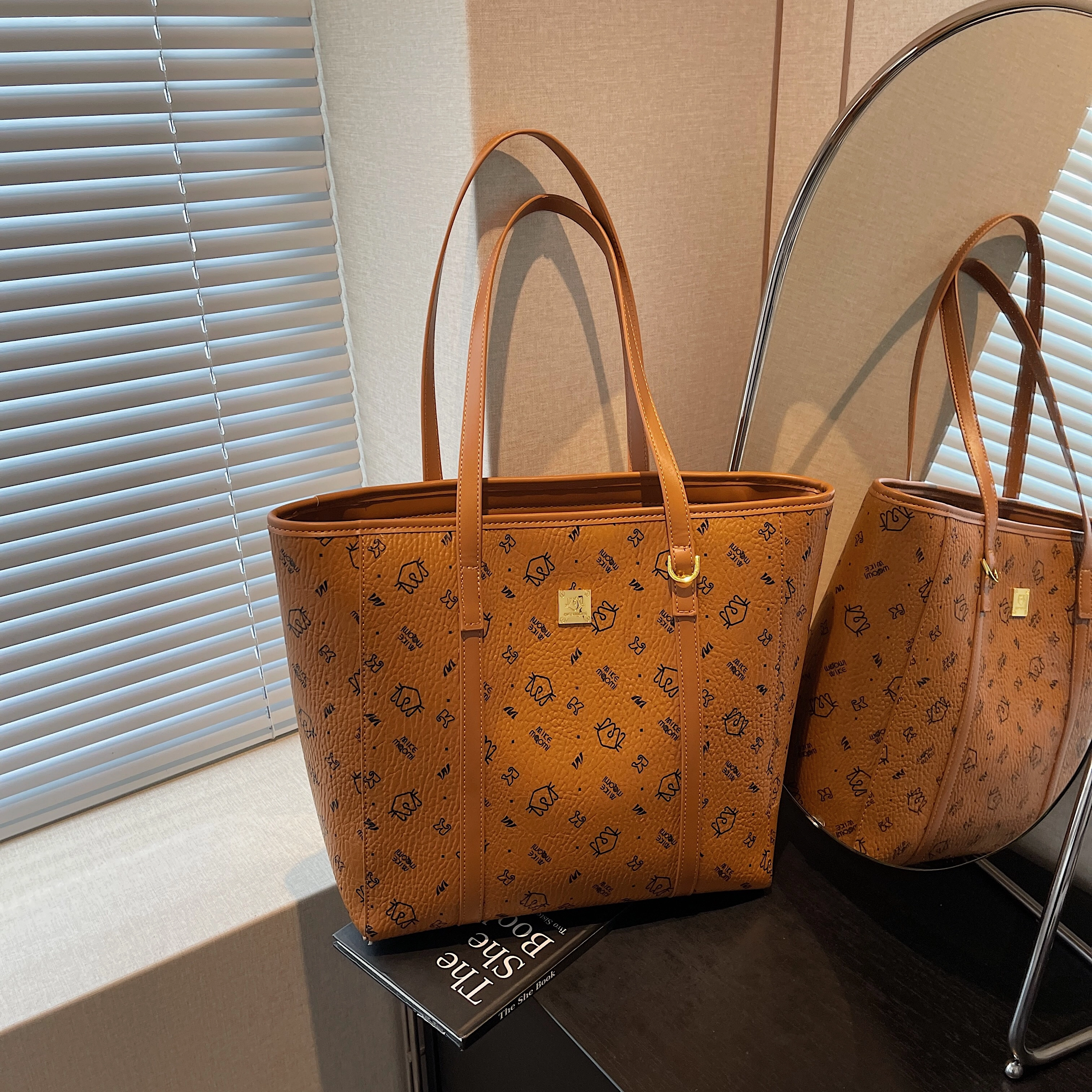 LARTIGENT pu Tote