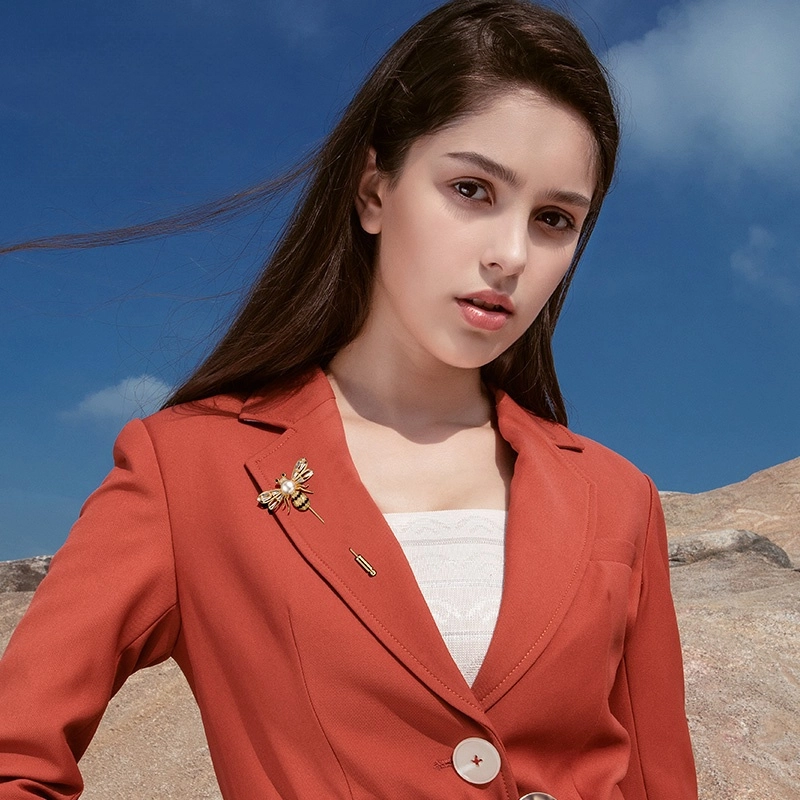 兰盈 小蜜蜂轻奢小众 合金 胸针 女款