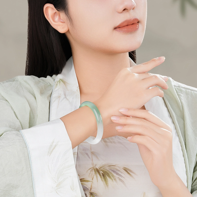 潮宏基 倾玉 玉镯镯子叮当镯白月光荔枝冻 闺蜜浪漫女友恋爱告白生日周年纪念礼 玉髓 手镯 女款