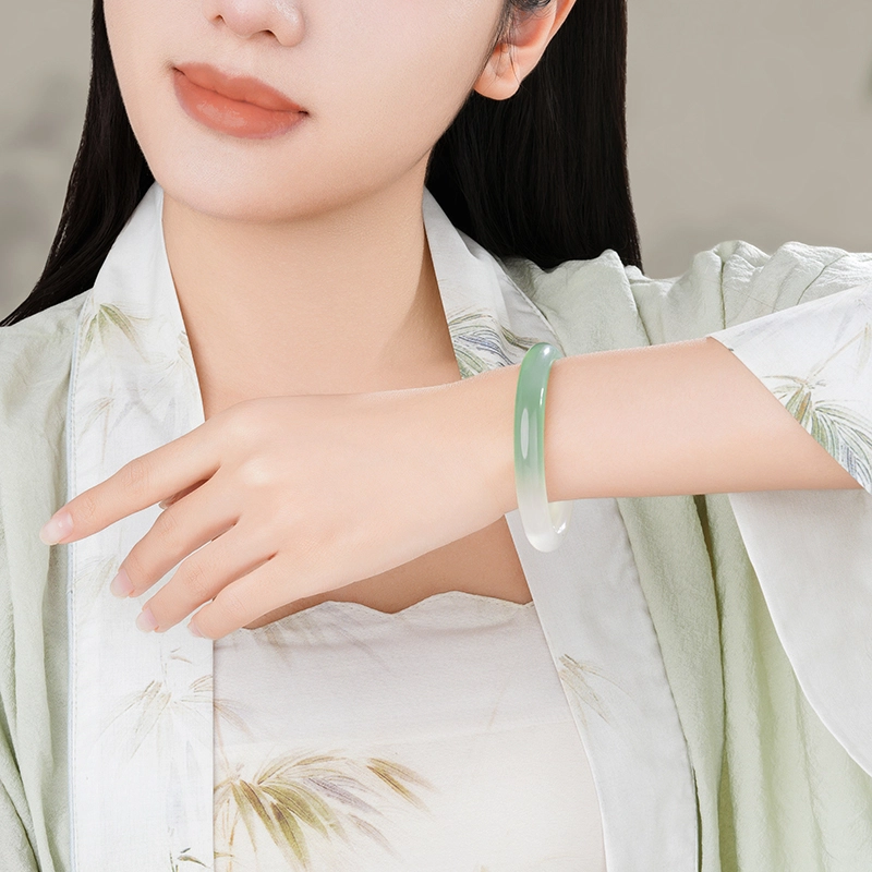 潮宏基 倾玉 玉镯镯子叮当镯白月光荔枝冻 闺蜜浪漫女友恋爱告白生日周年纪念礼 玉髓 手镯 女款