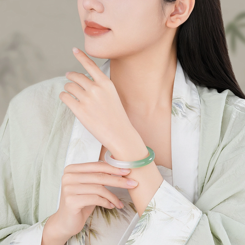 潮宏基 倾玉 玉镯镯子叮当镯白月光荔枝冻 闺蜜浪漫女友恋爱告白生日周年纪念礼 玉髓 手镯 女款