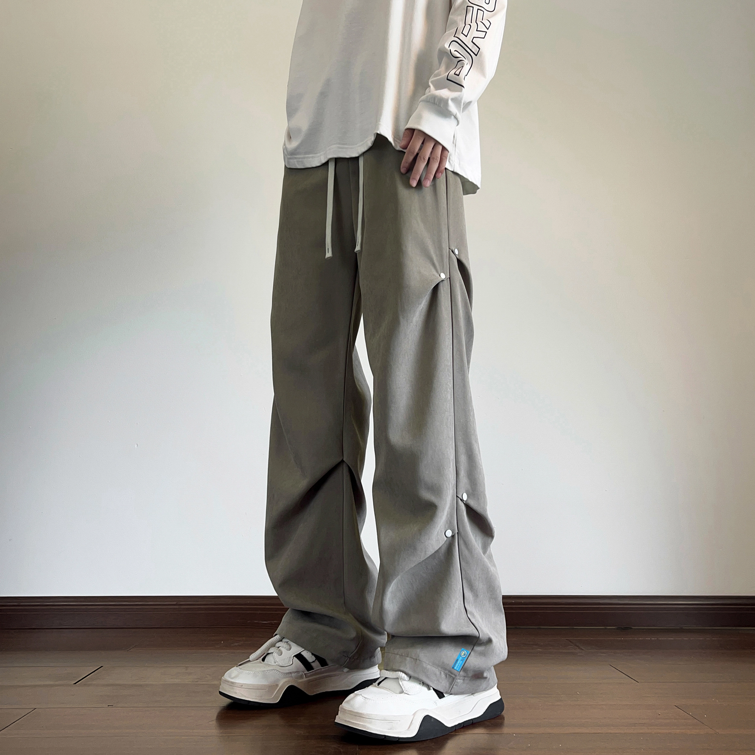 曼城 美式高街学院风桃皮绒褶皱铆钉设计拖地裤宽松百搭直筒潮流休闲裤 男女同款