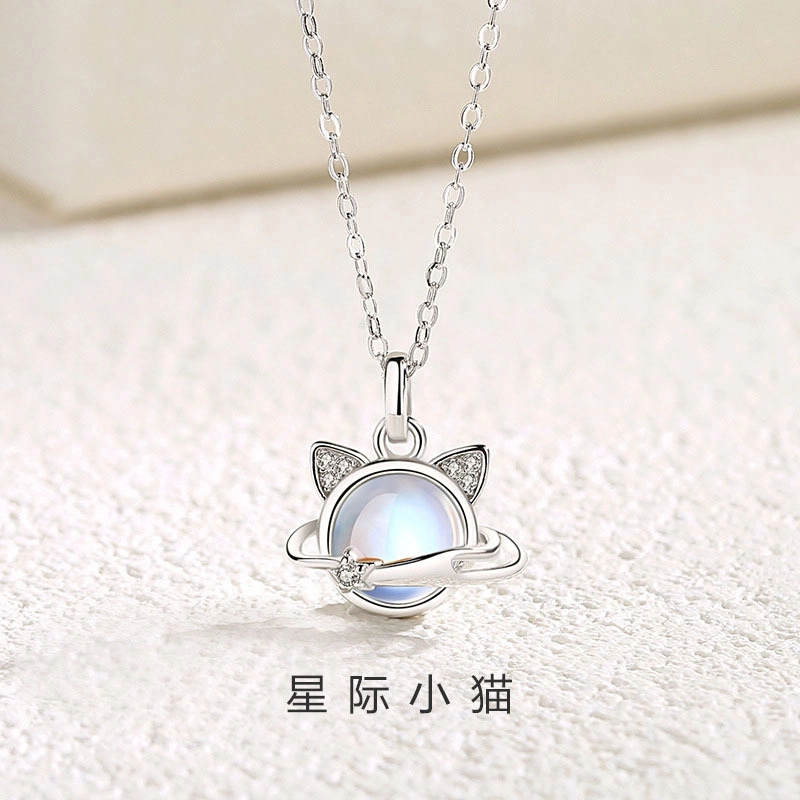 克兰茜 梦游喵星轻奢吊坠 小众简约甜美可爱精致高级感设计 个性时尚优雅气质经典百搭 精美礼盒 可调节锁骨链 好运 琉璃 玉石项链 女款