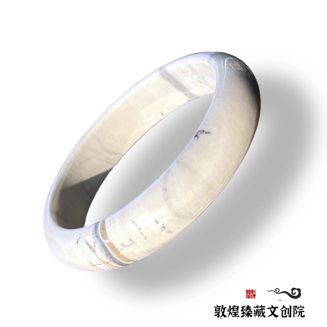 赞记传奇 敦煌孤品 和田玉手镯 白玉/青白玉 女款