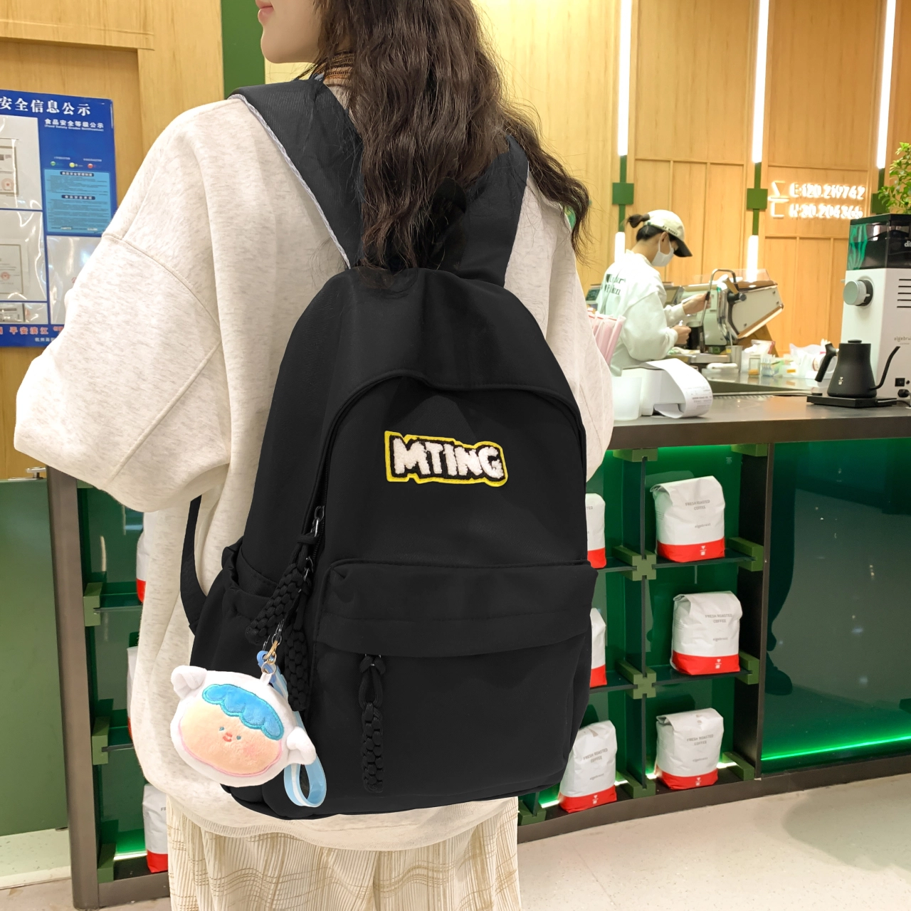 草丛喵喵喵 日系纯色休闲通勤旅行轻便高颜值大容量背包初中高中大学上课 尼龙 双肩包 男女同款情侣款 黑色/红色/灰色/黄色