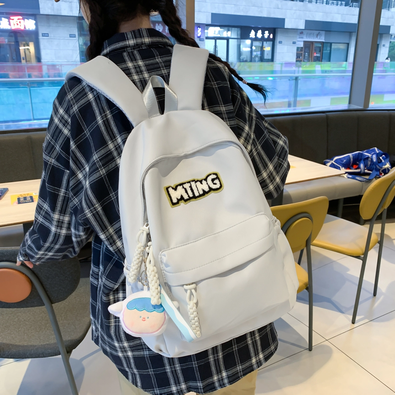 草丛喵喵喵 日系纯色休闲通勤旅行轻便高颜值大容量背包初中高中大学上课 尼龙 双肩包 男女同款情侣款 黑色/红色/灰色/黄色