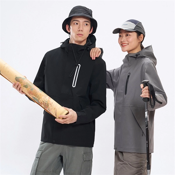 特步  软壳 户外 时尚情侣外套  防水防风羽翼冲锋衣 男女同款 正黑色