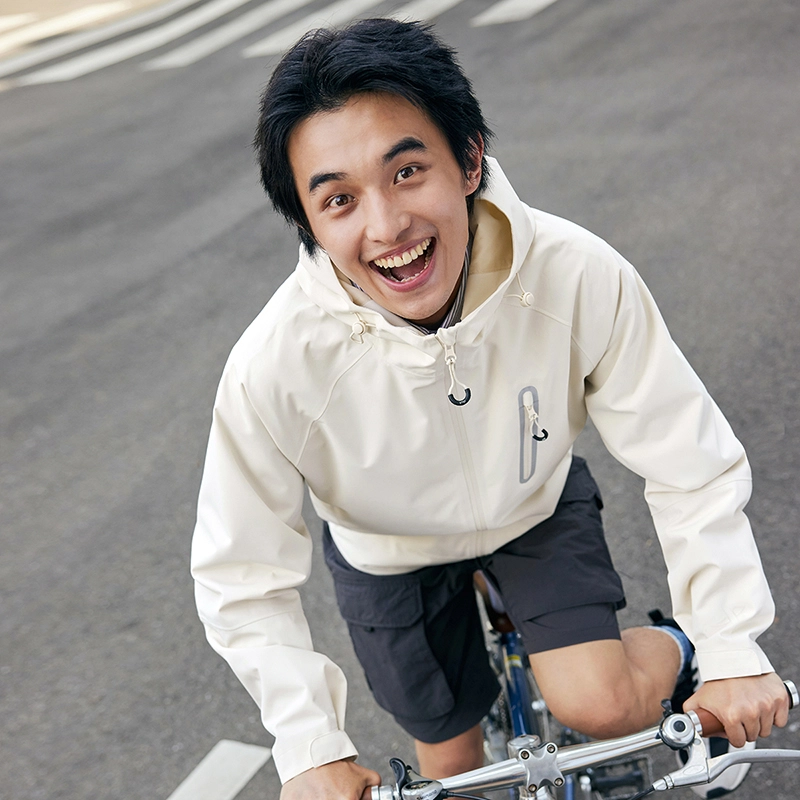 特步  软壳 防风户外 时尚情侣外套 防水羽翼冲锋衣 男女同款 豆皮色