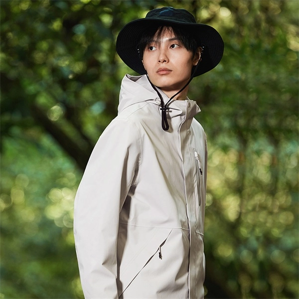特步   软壳 户外时尚情侣外套 羽翼防水防风冲锋衣 男女同款 麦麸色