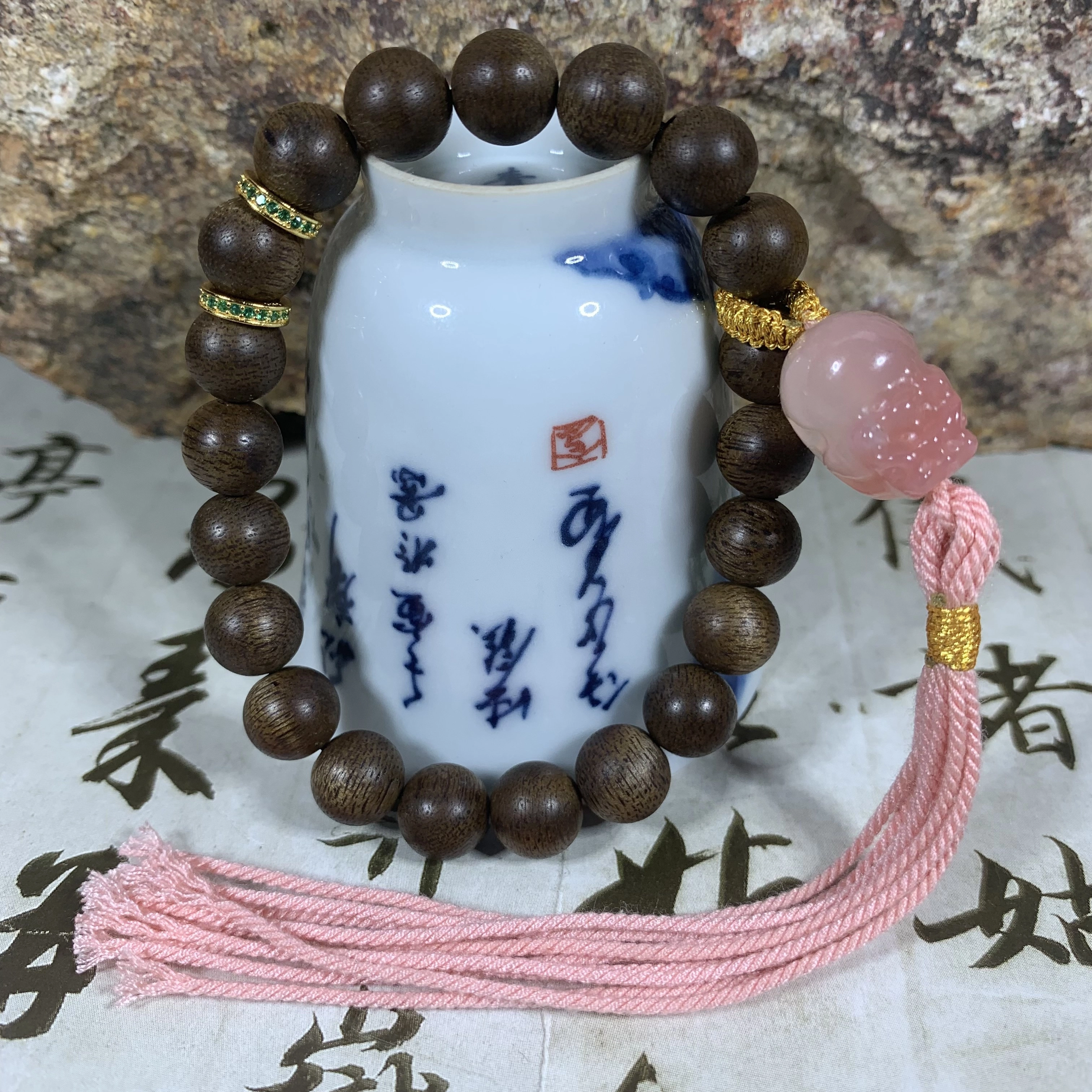 仙沐坊 盐源貔貅吞金兽 时来运转转运隔片珠 奶香醇厚 沉香木 名贵木作手串 女款
