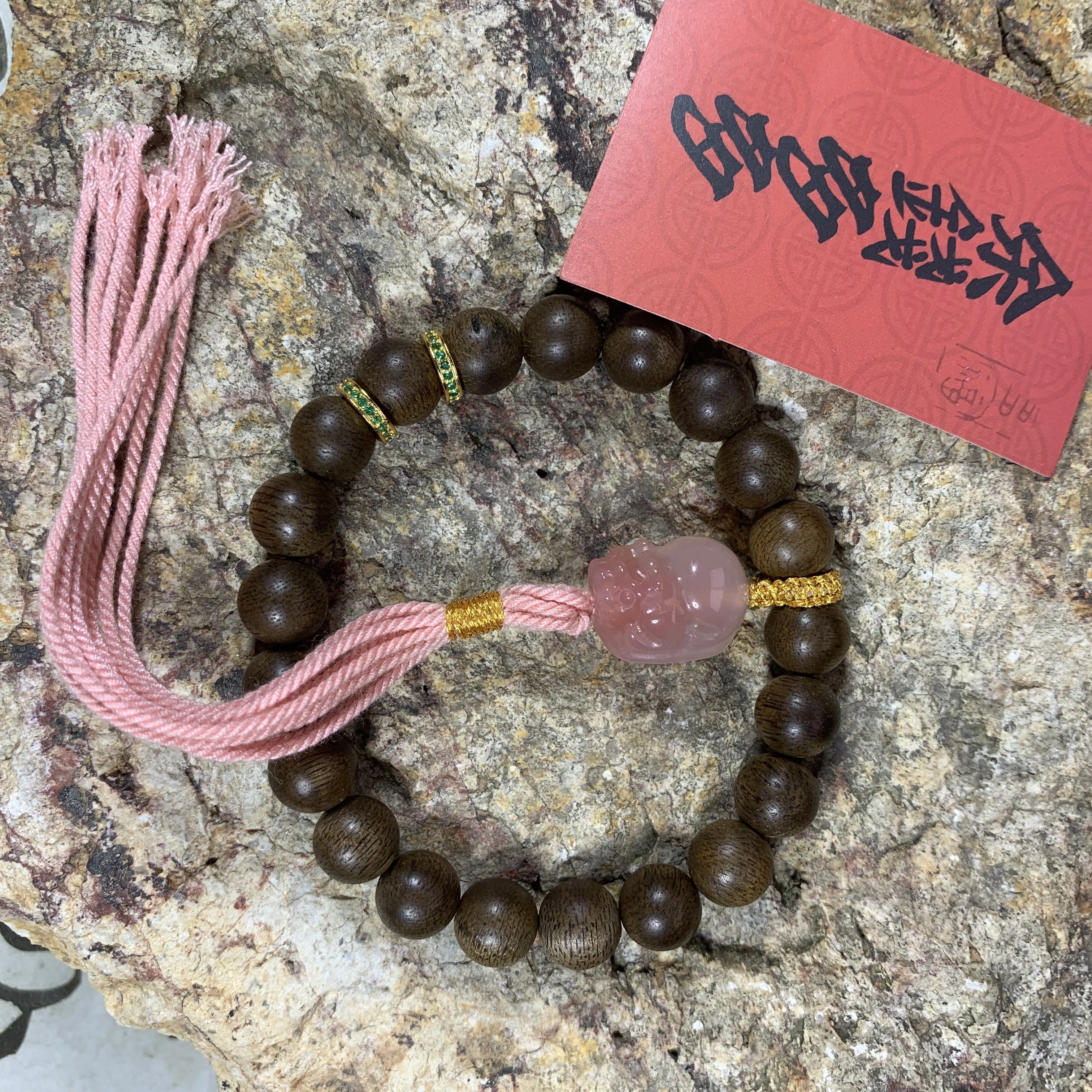 仙沐坊 盐源貔貅吞金兽 时来运转转运隔片珠 奶香醇厚 沉香木 名贵木作手串 女款