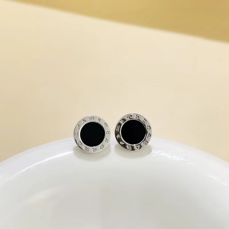 925