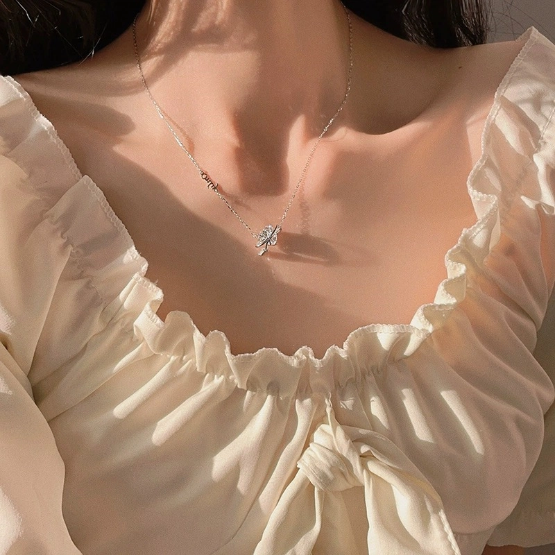 925