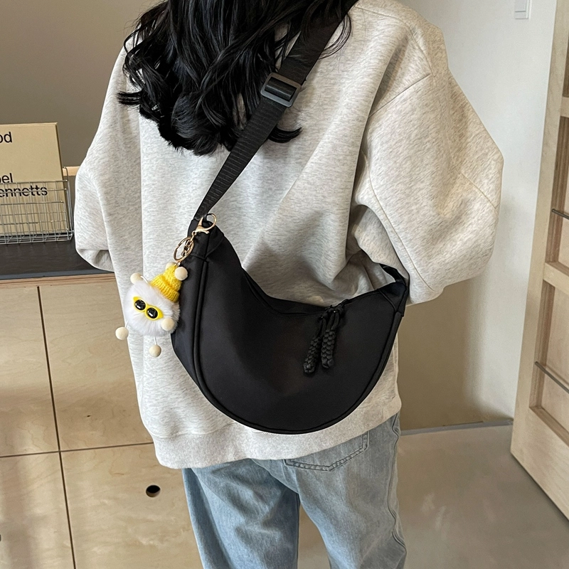 班亚奴 高颜值单肩包春夏时尚简约休闲百搭 布 斜挎包 男女同款情侣款 黑色/米白色/粉色/黄色/绿色