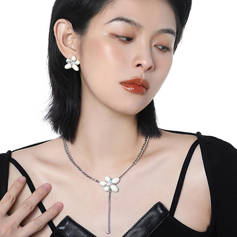 喜潮 法式奶油树脂花朵项链女轻奢小众锁骨链气质百搭甜美饰品
