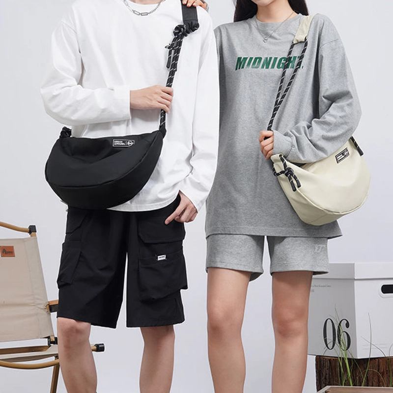 特步 轻便休闲运动 牛津纺 单肩包 大号 男女同款情侣款 白色/黑色