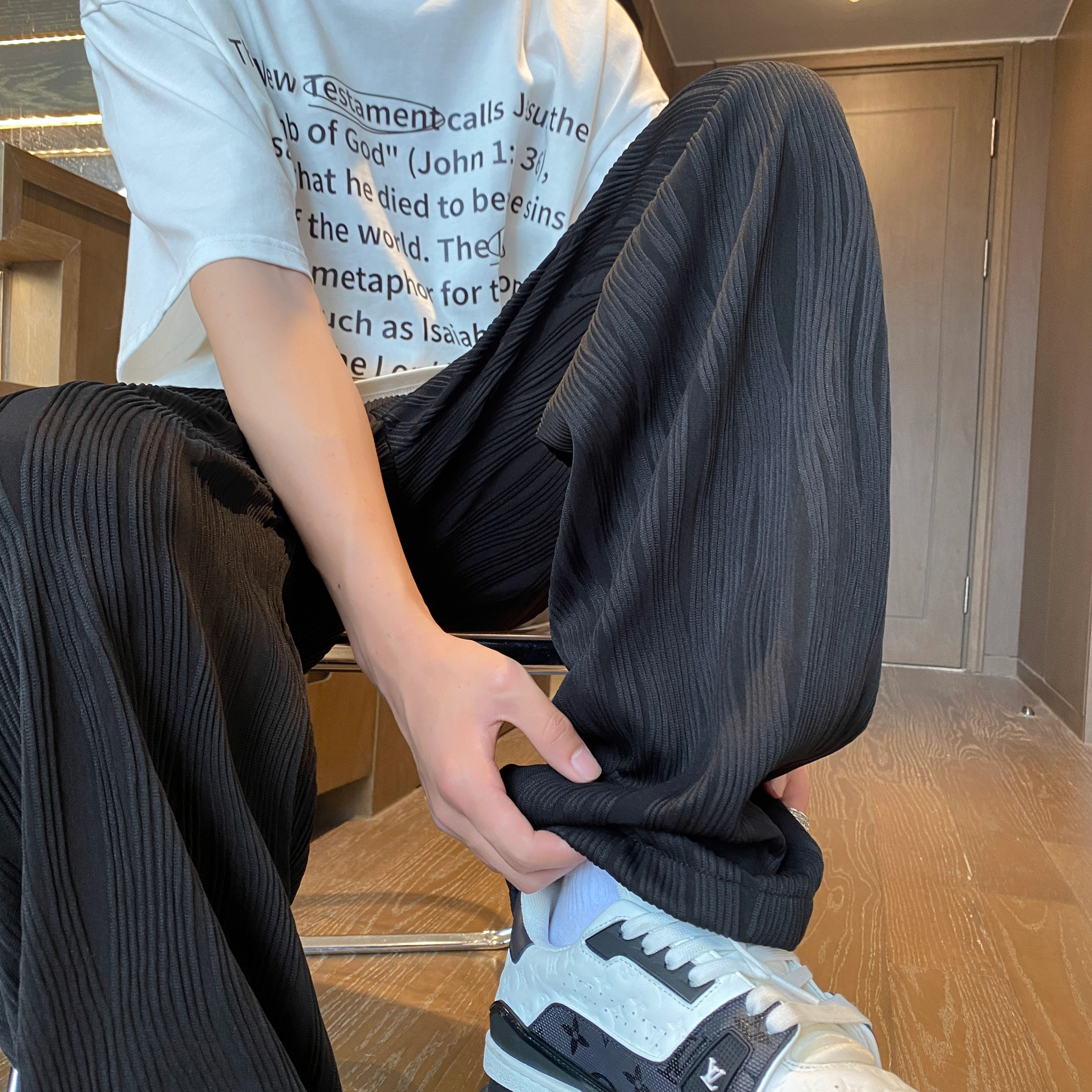 木林森 冰丝凉感通用高街阔腿时尚潮流设计感宽松直筒简约褶皱嘻哈街头日常户外通勤个性痞帅百搭休闲裤 男女同款
