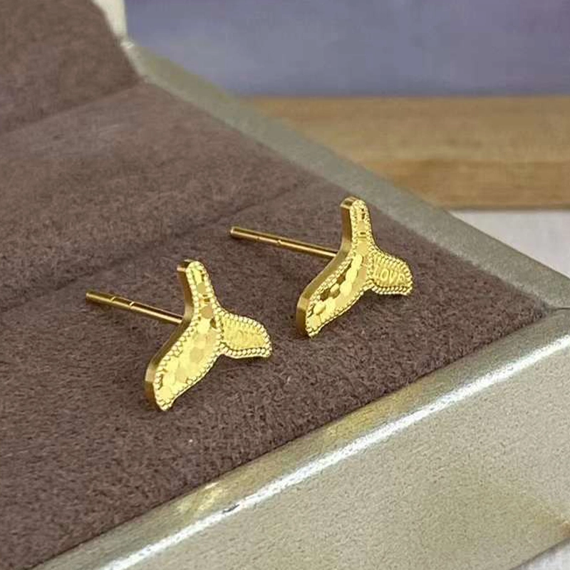 999