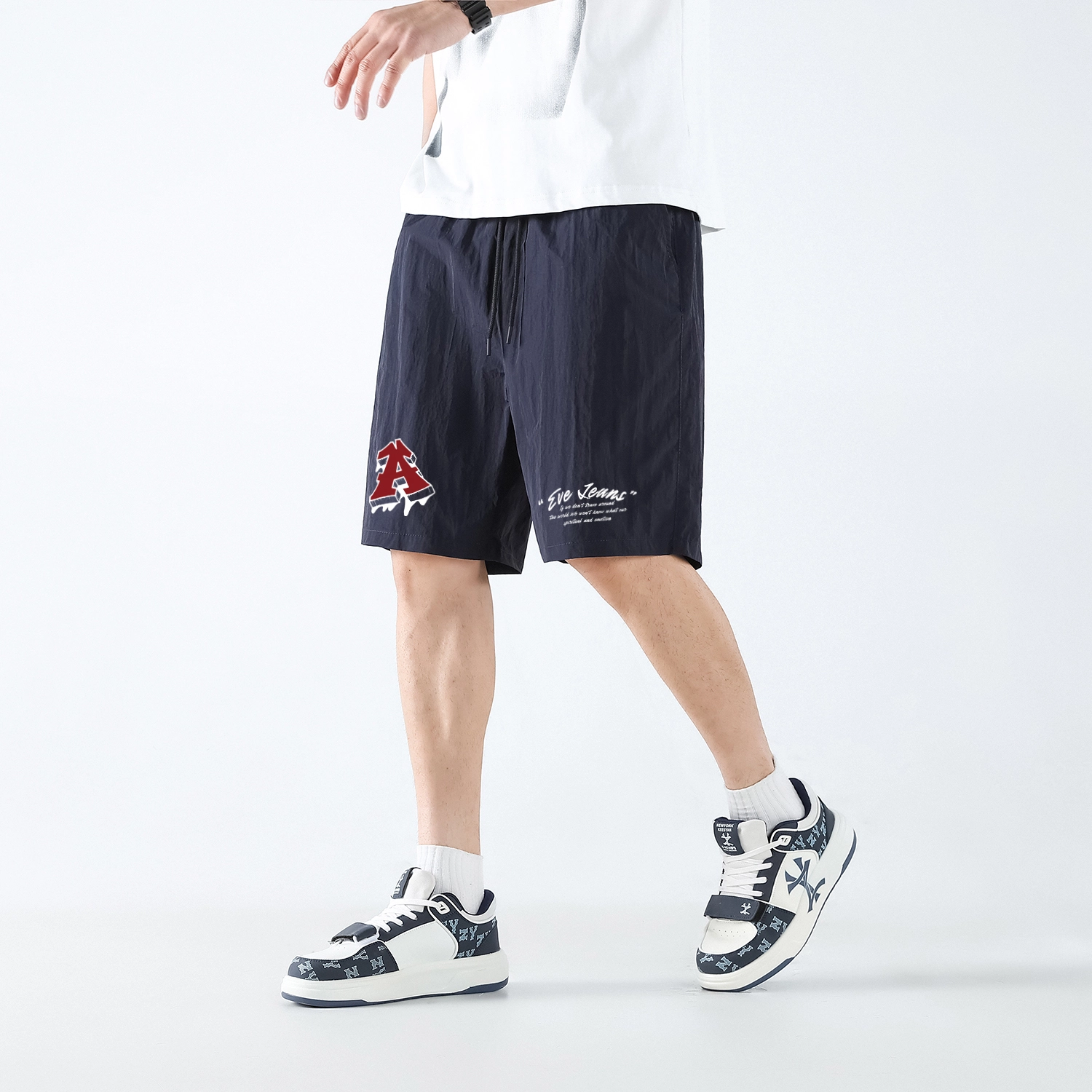EVE Jeans logo