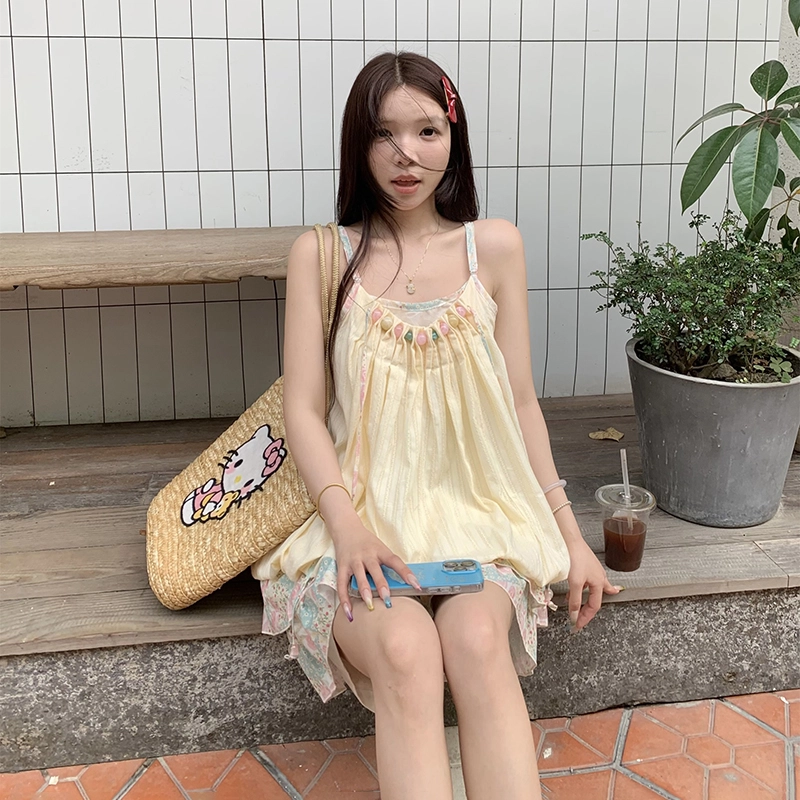 依钗 夏季民族风植物花卉粉绿碎花拼接褶皱宽松短款吊带连衣裙 女款 黄色