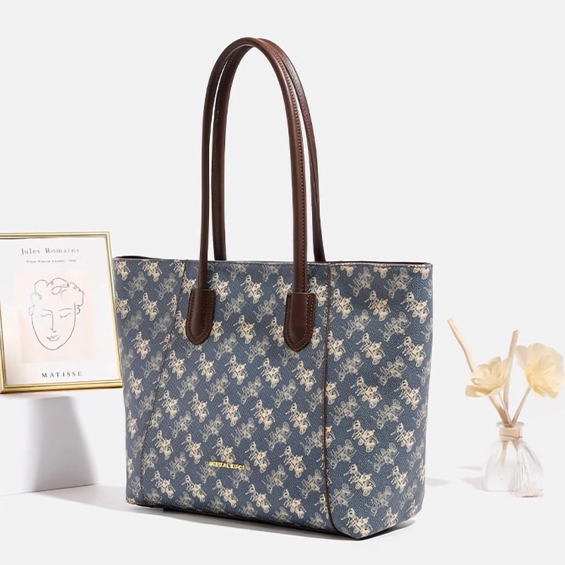 PESASRIE PVC Tote