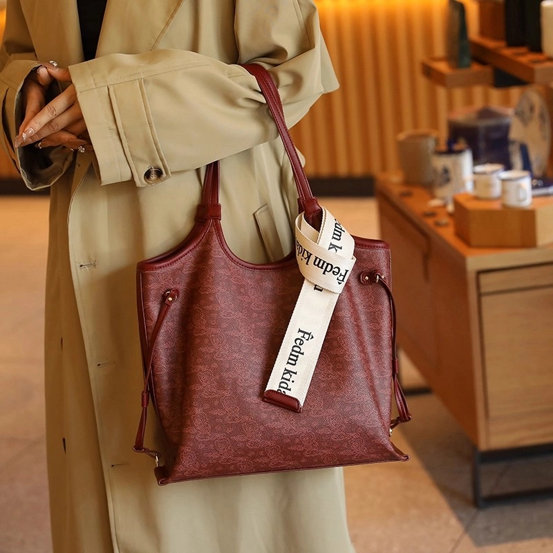 PESASRIE PVC Tote