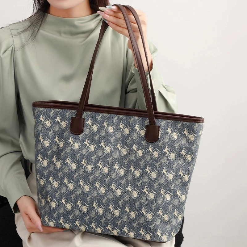 PESASRIE PVC Tote
