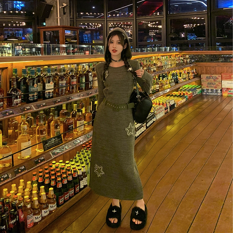 轻迎 法式复古高级感星星刺绣显瘦连帽针织长袖连衣裙 女款