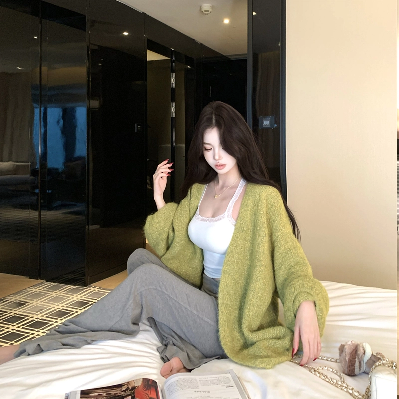 轻迎 时尚百搭宽松针织开衫外套蕾丝挂脖拼接吊带背心微喇叭长裤休闲套装 女款