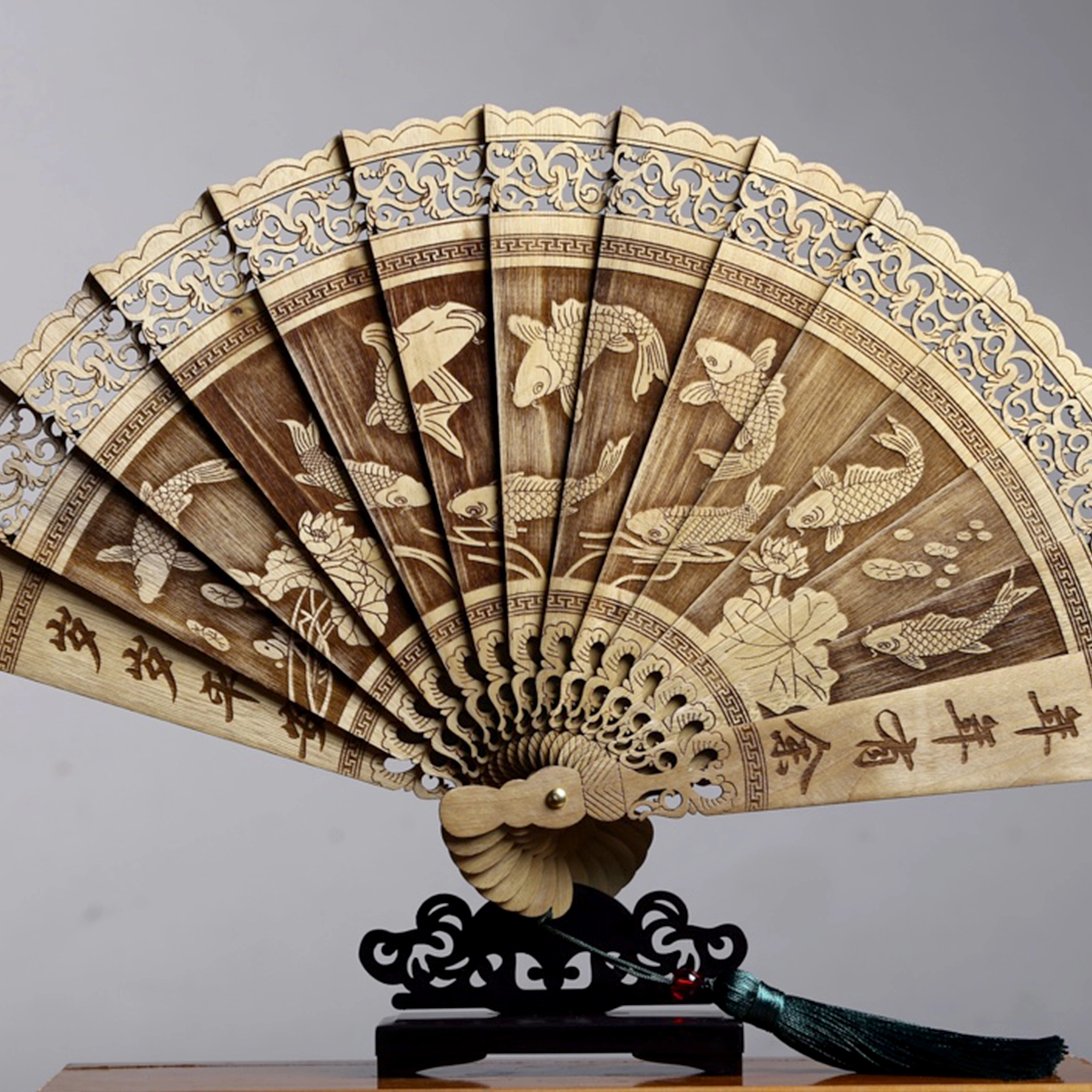檀欣 国风 镂空雕刻苏扇 大展宏图 年年有余 马到成功 松鹤延年 复古文玩木制扇子 木作 把件 男女同款情侣款 楠木