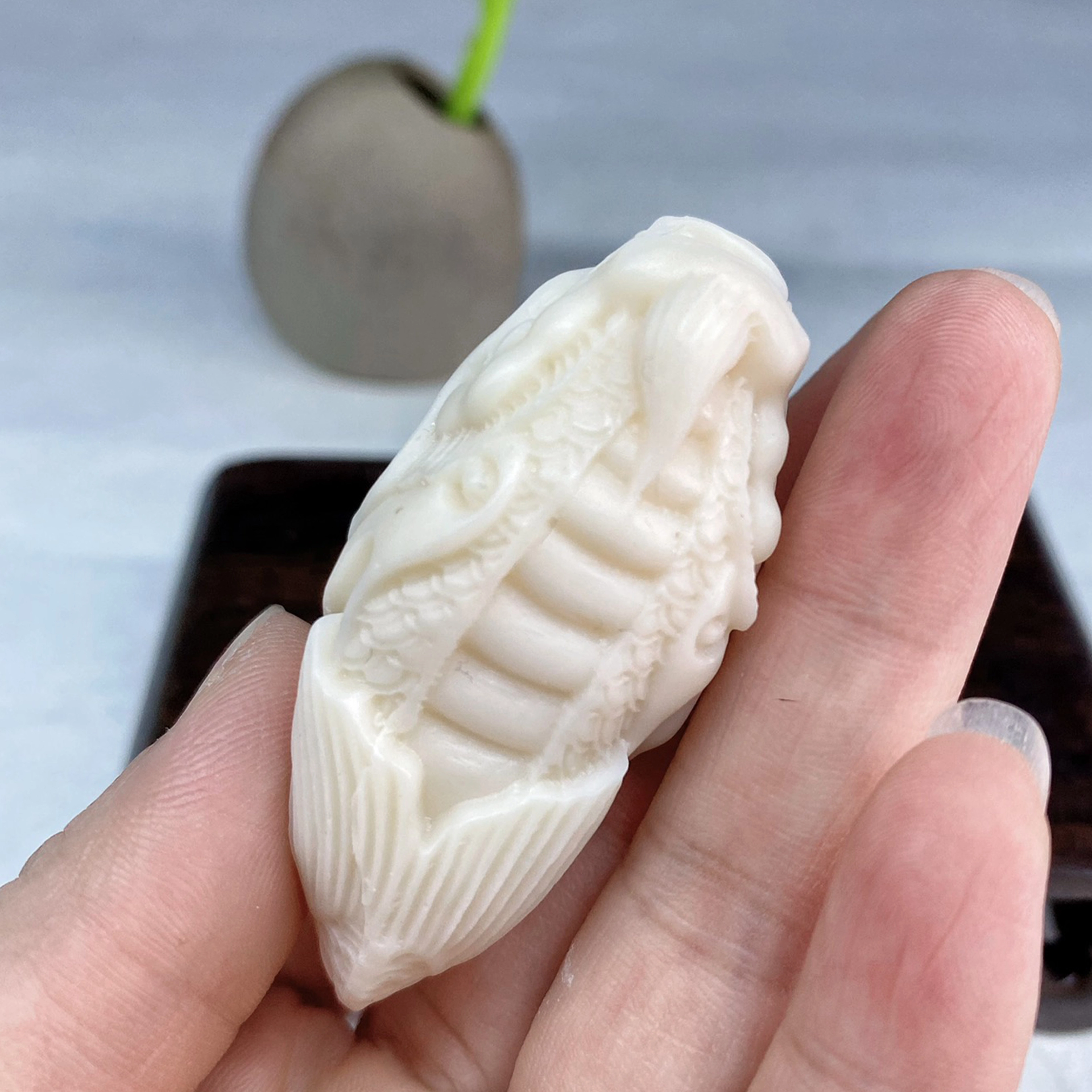 檀欣 雕刻龙鱼 轻奢高级感创意文玩装饰工艺品 象牙果 手把件 男女同款情侣款 礼盒装
