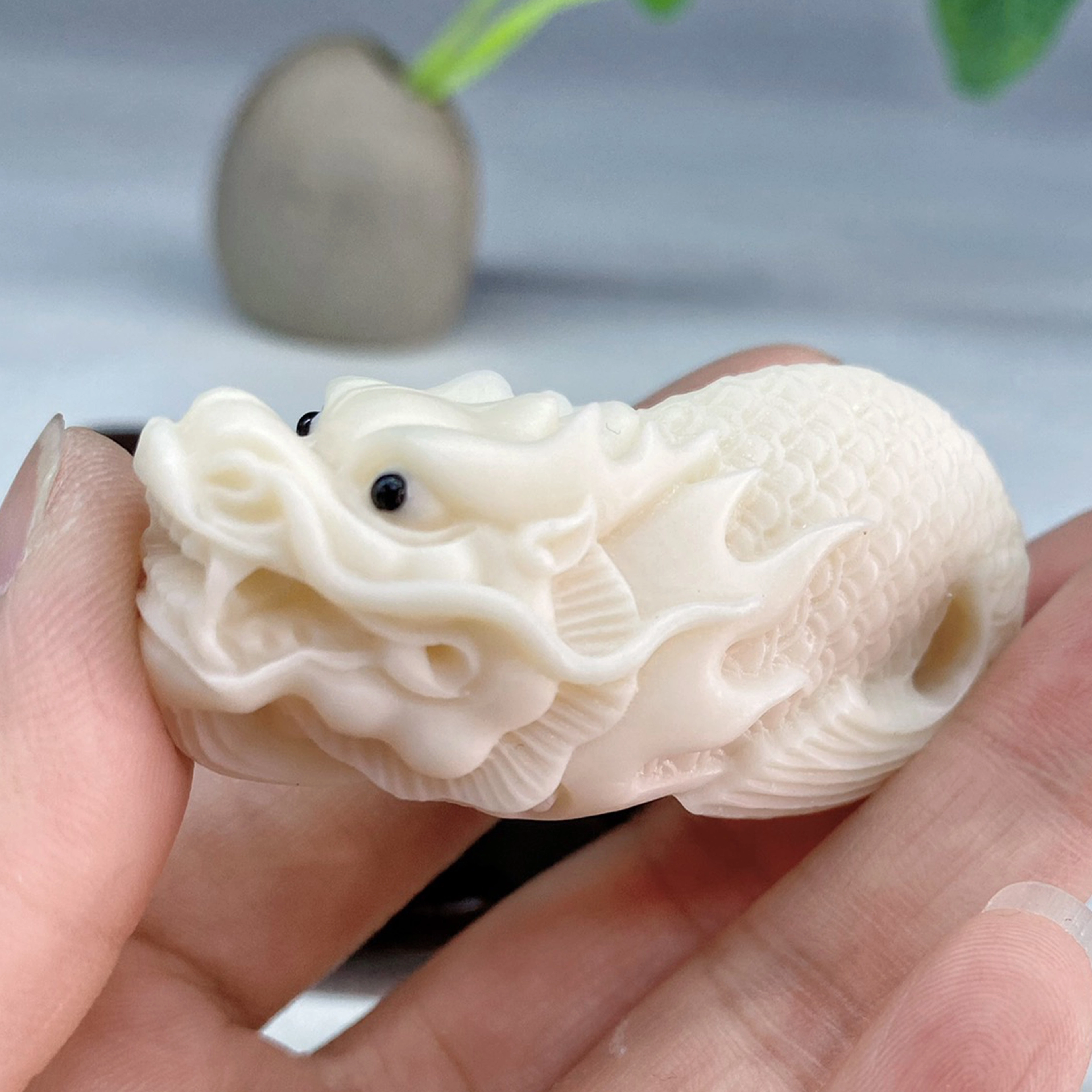 檀欣 雕刻龙鱼 轻奢高级感创意文玩装饰工艺品 象牙果 手把件 男女同款情侣款 礼盒装