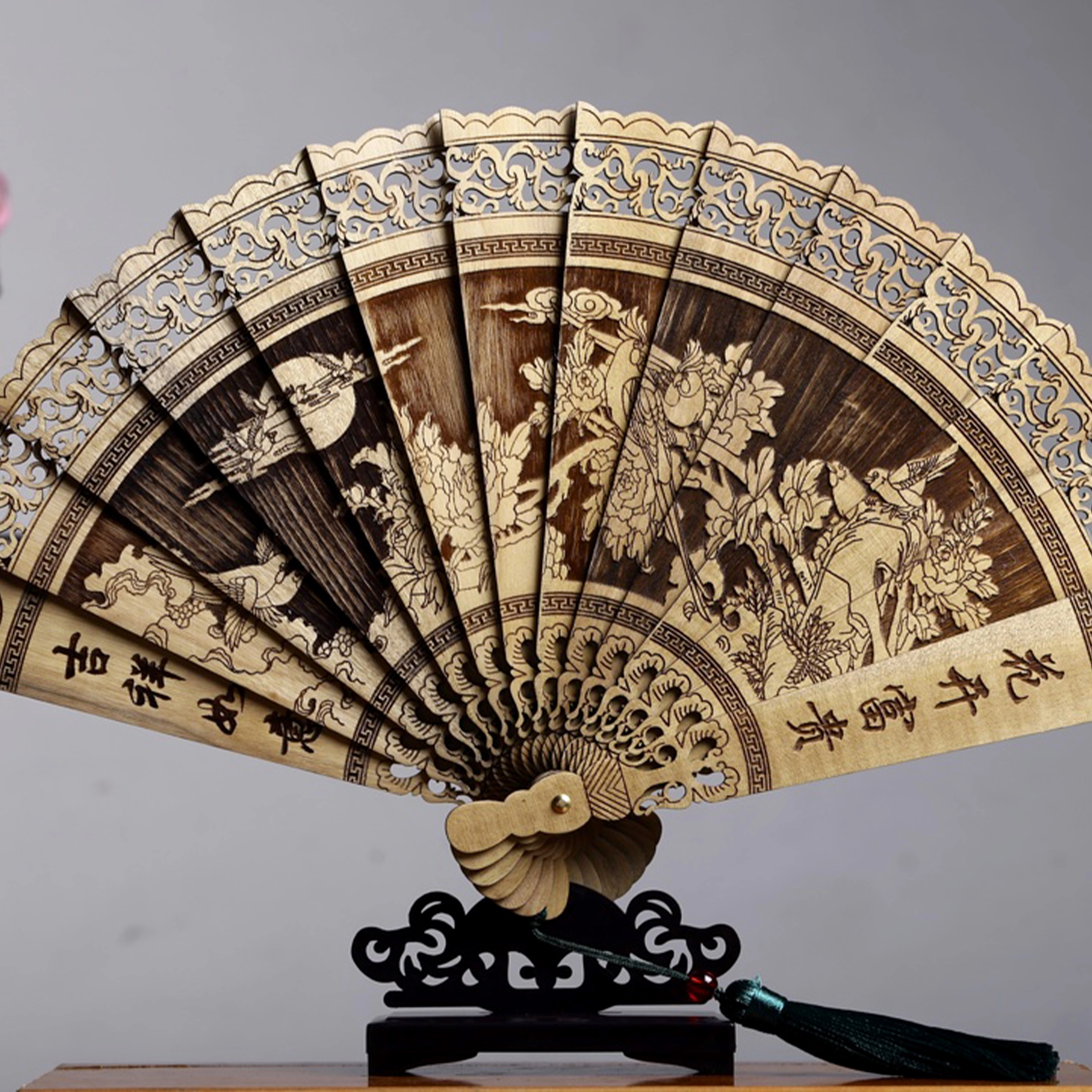 檀欣 国风 镂空雕刻苏扇 大展宏图 年年有余 马到成功 松鹤延年 复古文玩木制扇子 木作 把件 男女同款情侣款 楠木