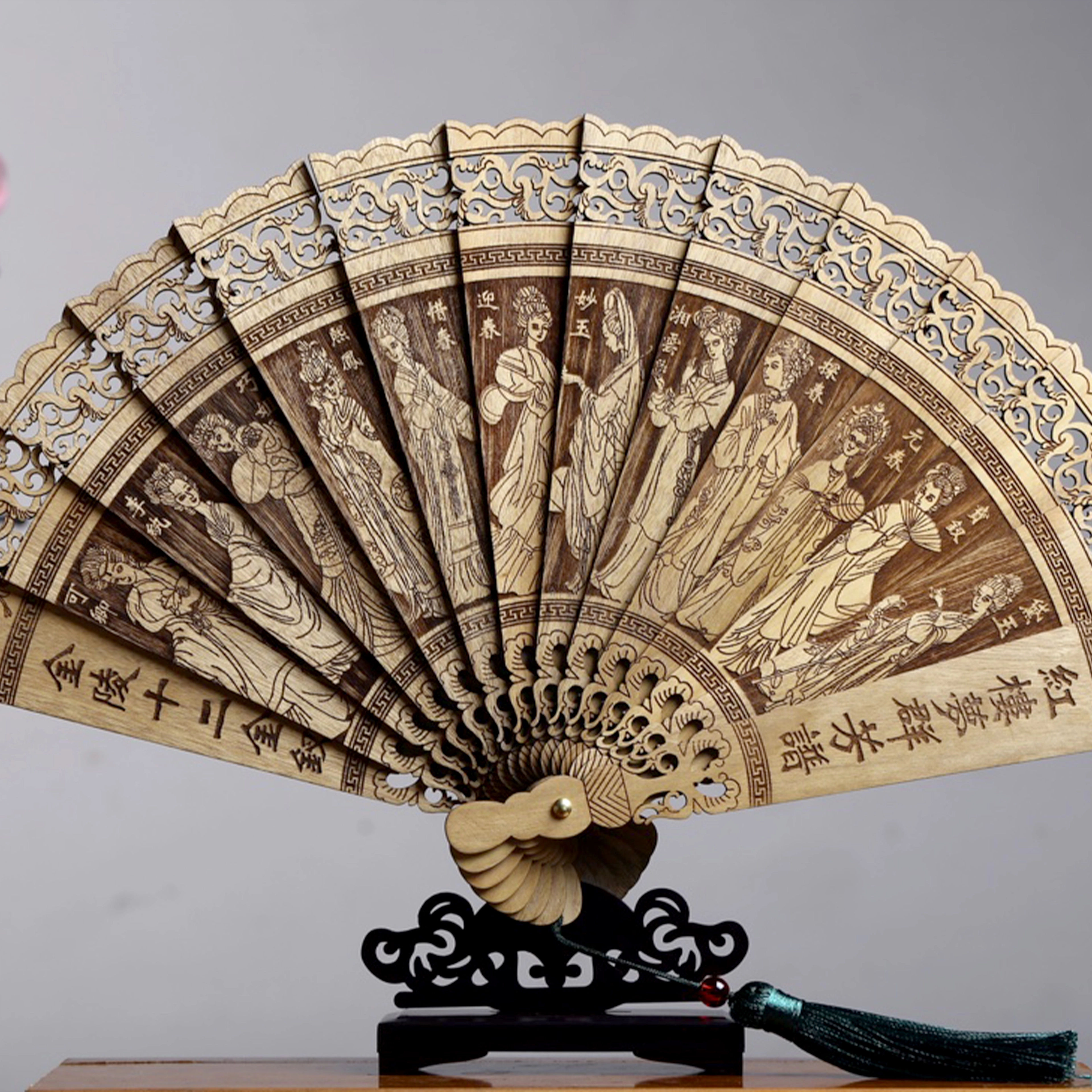 檀欣 国风 镂空雕刻苏扇 大展宏图 年年有余 马到成功 松鹤延年 复古文玩木制扇子 木作 把件 男女同款情侣款 楠木