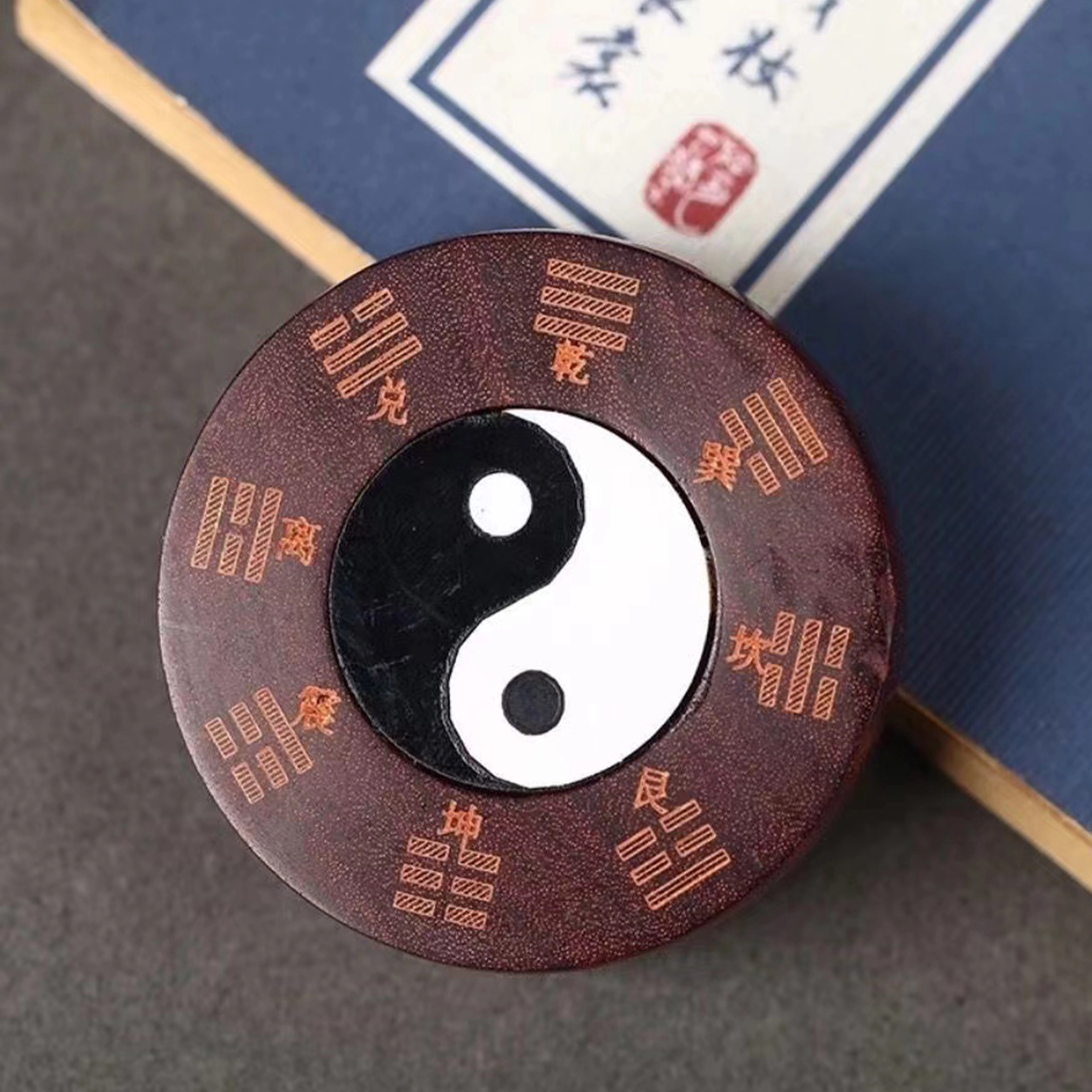 檀欣 新中式太极八卦时来运转 复古民族风设计解压随身携带文玩 招财纳福把玩工艺品 绿檀木 木作把件 男女同款情侣款 血檀 礼盒装