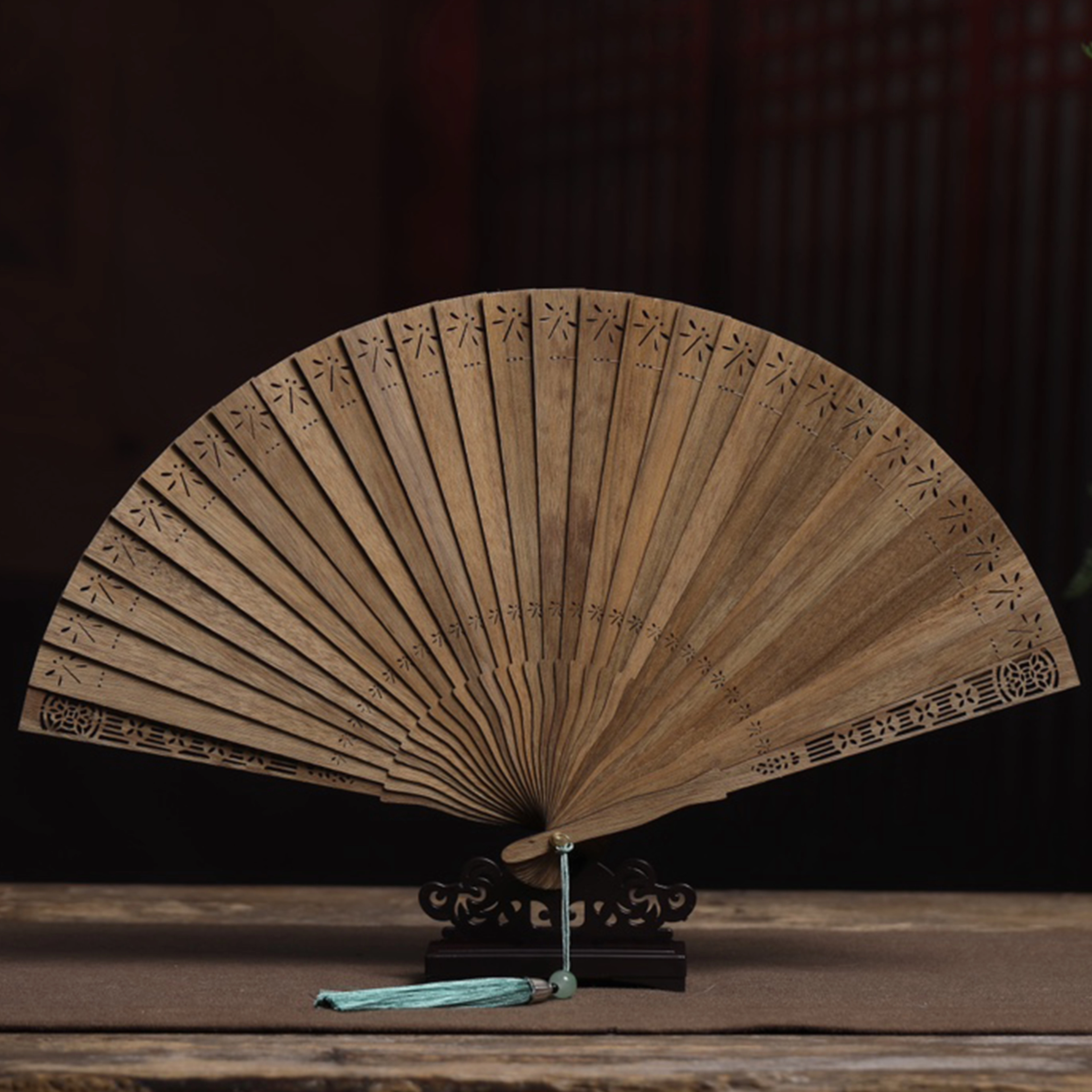 檀欣 国风 镂空雕刻苏扇 大展宏图 年年有余 马到成功 松鹤延年 复古文玩木制扇子 木作 把件 男女同款情侣款 楠木