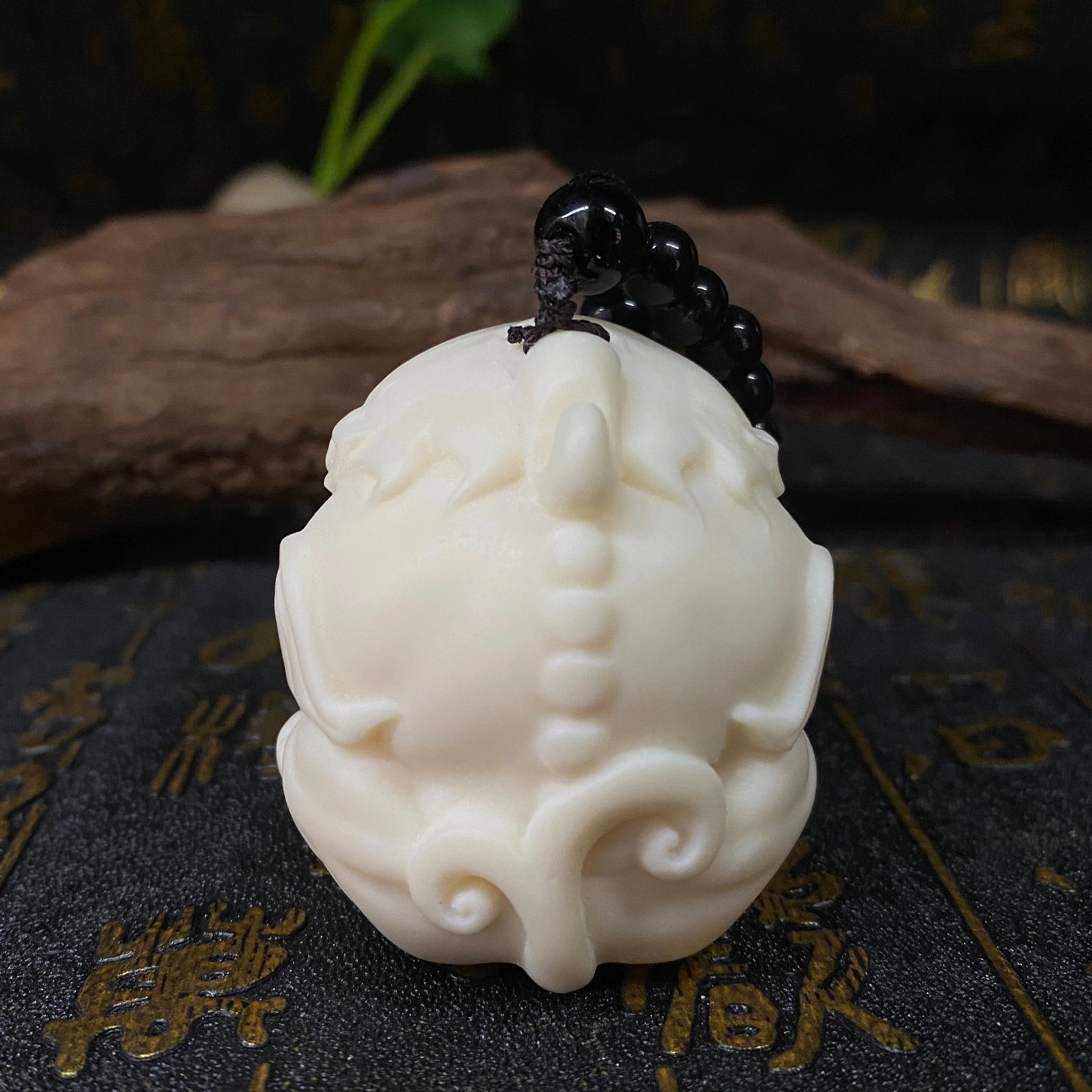 檀欣 国风 雕刻达摩祖师坐禅佛祖 纳福吉祥 复古新中式家居车载办公室博古架摆件 象牙果 手把件 男女同款情侣款