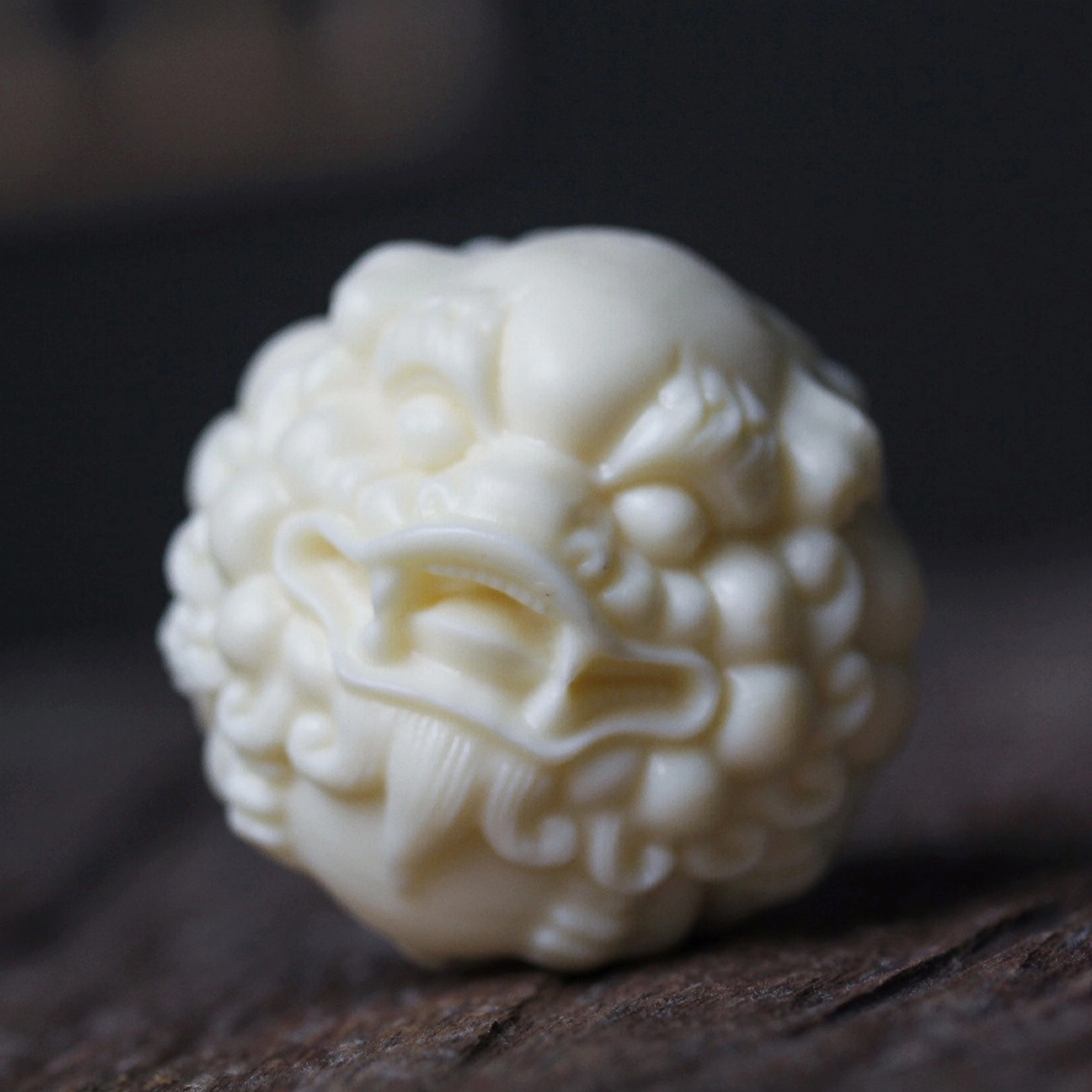檀欣 招财纳福 雕刻貔貅手球保健球文玩 按摩球手部锻炼盘玩工艺品 象牙果 手把件 男女同款情侣款 礼盒装