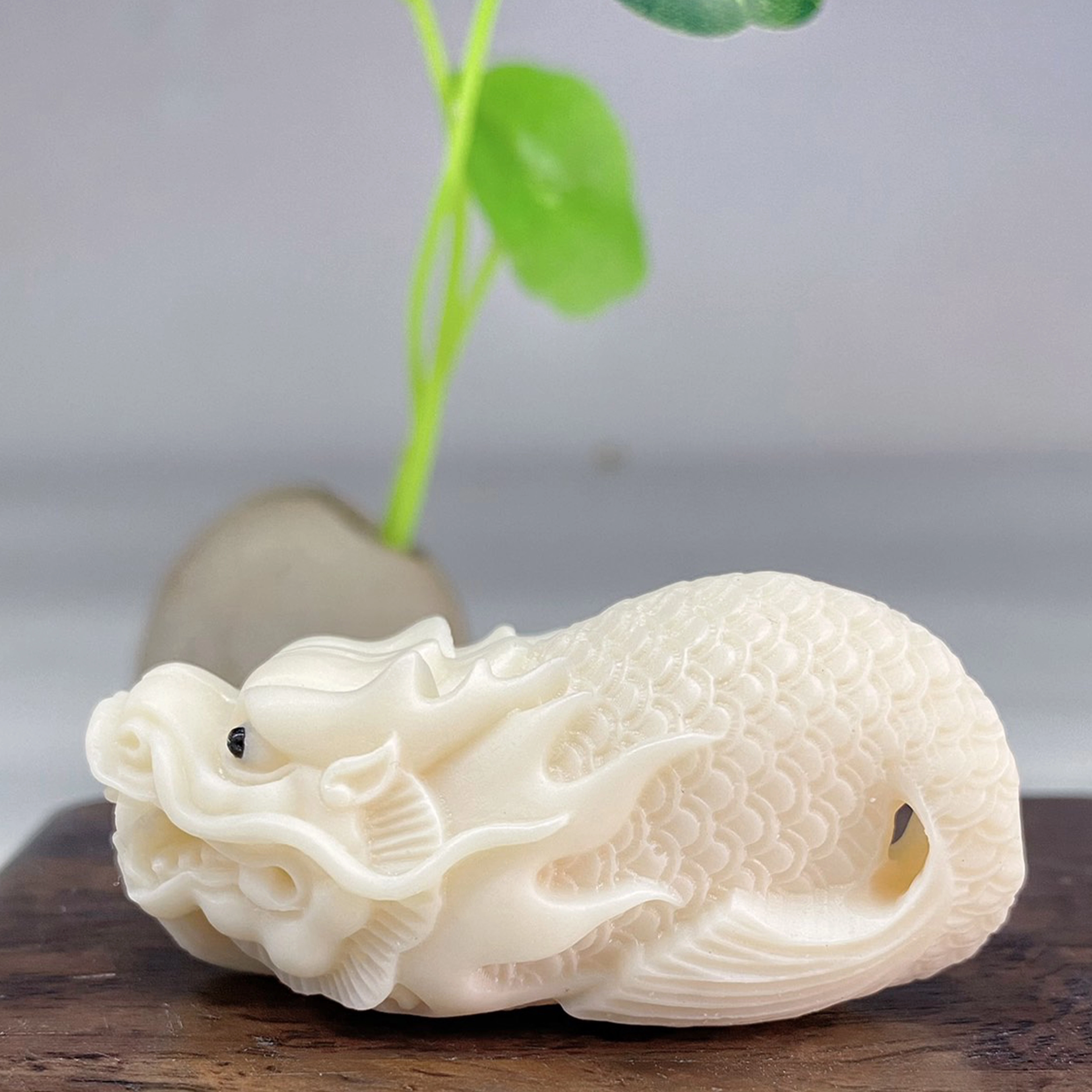 檀欣 雕刻龙鱼 轻奢高级感创意文玩装饰工艺品 象牙果 手把件 男女同款情侣款 礼盒装