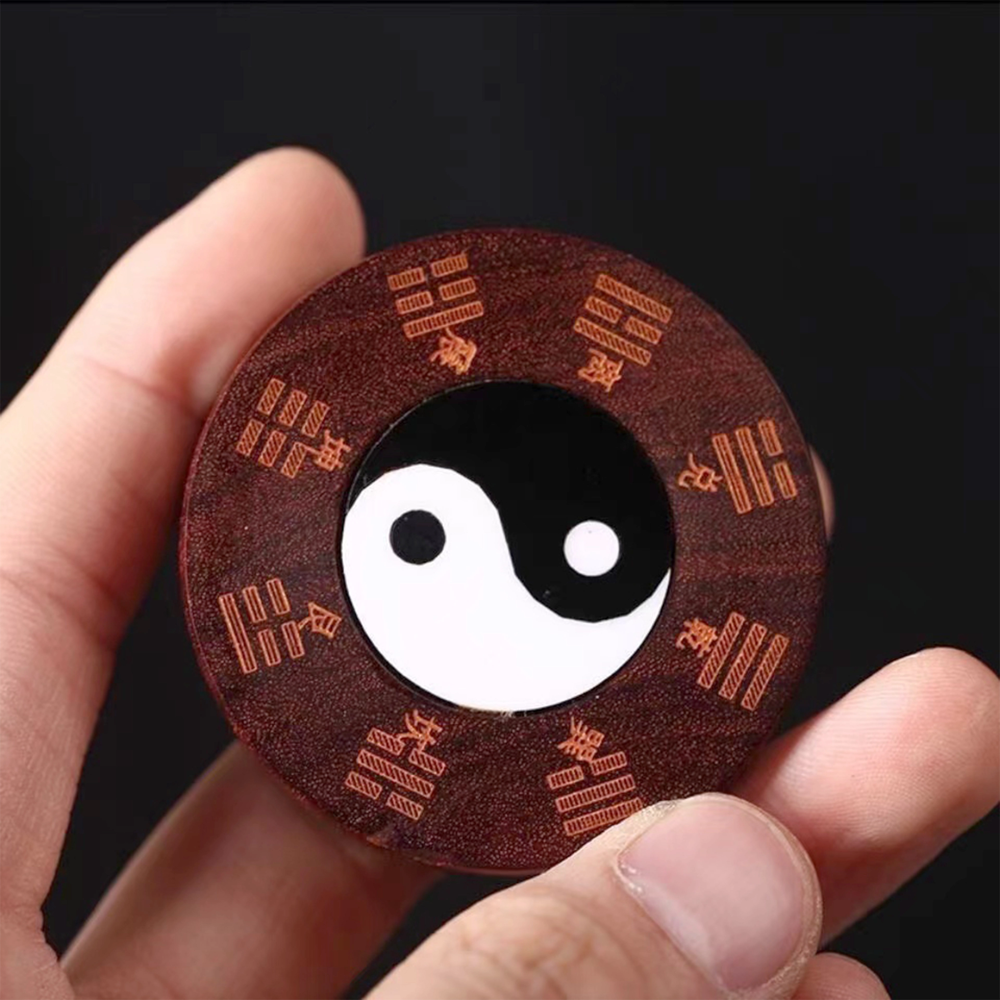檀欣 新中式太极八卦时来运转 复古民族风设计解压随身携带文玩 招财纳福把玩工艺品 绿檀木 木作把件 男女同款情侣款 血檀 礼盒装