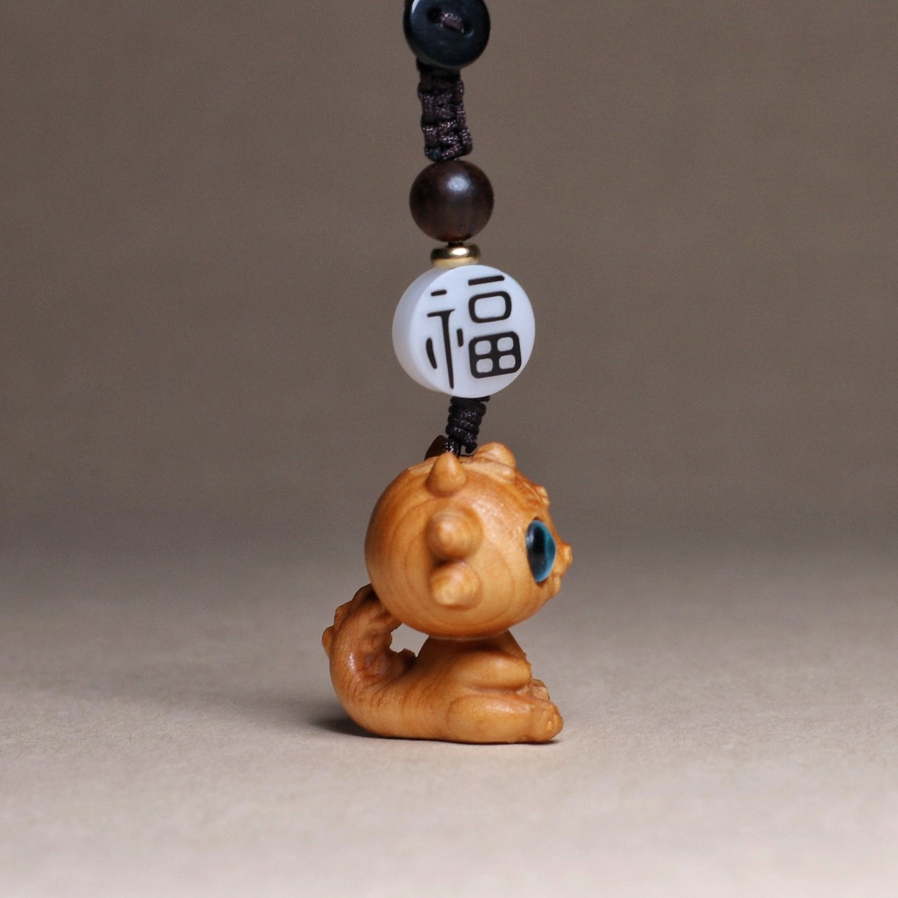 檀欣 龙宝宝 原木雕刻十二生肖龙随身文玩 汽车挂件 招财平安 精致可爱小众设计包包 崖柏 钥匙扣 男女同款情侣款