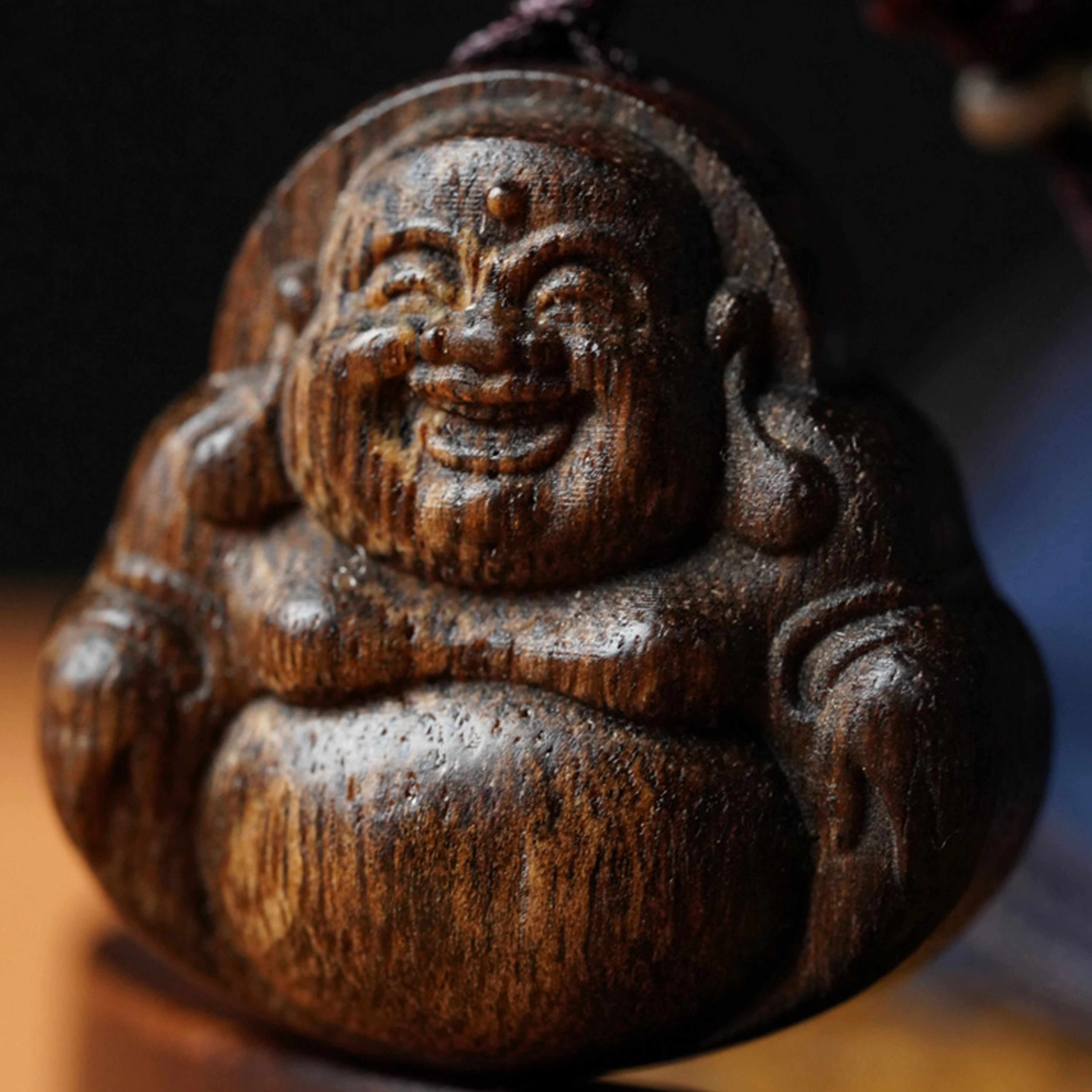 檀欣 国潮 芽庄红木雕刻弥勒挂件佛牌吊坠 招财纳福 平安吉祥 天然香味 复古中式高端古风 檀木 项链 男女同款情侣款