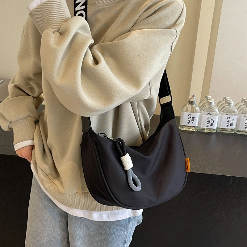 菲姿卓尔 简约百搭 布包男女通用情侣单肩包潮流街头 斜挎包 常规 男女同款情侣款 黑色/白拼黑/粉色/白拼棕