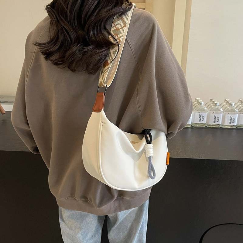 菲姿卓尔 简约百搭 布包男女通用情侣单肩包潮流街头 斜挎包 常规 男女同款情侣款 黑色/白拼黑/粉色/白拼棕